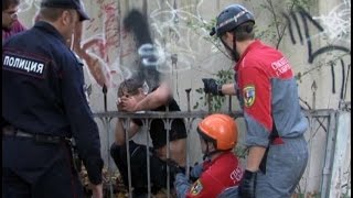 Пьяный хабаровчанин упал с гаража и насадил руку на забор. MestoproTV