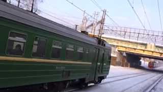 Смотреть!!! Пацаны бегут под электричку!