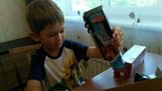 Распаковка игрушек машинки.Unpacking toy cars.трелер,лимузин,фура.Trailer, limousine, wagon
