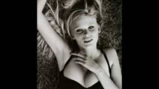 Lara Stone