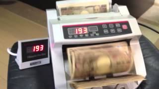 紙幣カウンター　紙幣計数機　始動の様子