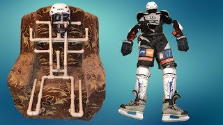 Вешалка и сушилка для хоккейной формы.