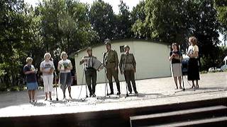 6.video.Tautas tradīciju kopa "Budēļi", vadītājs Jānis Kleperis.Dzegužkalnā. 03.07.11