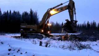 Cat 385CL and Volvo A40,Komatsu HM400 ADTs