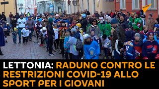 Lettonia: raduno contro le restrizioni Covid-19 allo sport per i giovani