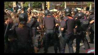 Desalojo plaza catalunya. Limpieza . Indignados. "Las cargas no han sido violentas"