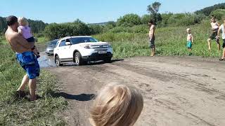 Ford Explorer в грязь