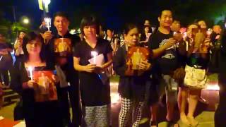 ประชาชนที่เชียงใหม่ร่วมกันจุดผางประทีปเพื่อถวายอาลัย