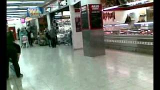 Opilá ženská v Kauflandu / drunken woman in mall