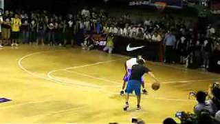 Amazing Kobe Bryant 1 on 1 vs Chinese fans at NanJing.