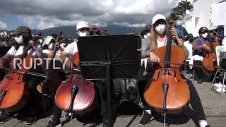 Venezuela: Thousands of young musicians attempt to break largest orchestra world record