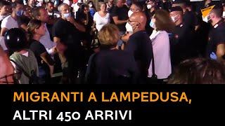 Migranti a Lampedusa, altri 450 arrivi