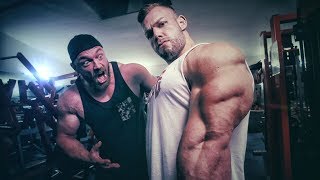 23-Jähriger mit MONSTER ARMEN!