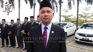 SULTAN JOHOR KURNIA PROTON SUPRIMA KEPADA PEGAWAI DAERAH DI JOHOR