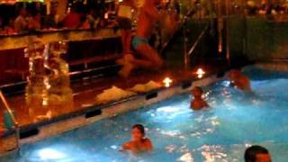 bagno in piscina.costa concordia