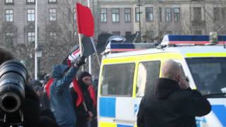 Motdemonstranter förvandlade Stortorget till en krigszon