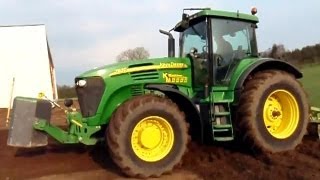 John Deere 7920 Cultivating