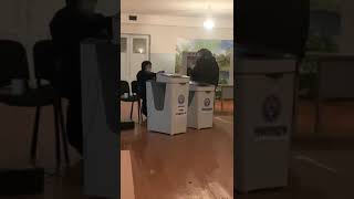 Выборы 2021: В УИК №7378 избирательница спрашивает у оператора АСУ о том, зачем вторая бюллетень