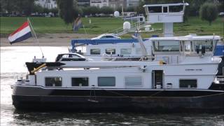 Schiff Regina W II Duancis Sierra und Expanded auf dem Rhein