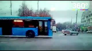 ДТП с автобусом на «Сходненской» попало на камеру регистратора