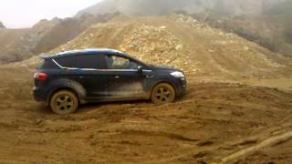 Ford Kuga 4x4 im Matsch und Schlamm