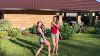 Russian girls dance to the Spanish song