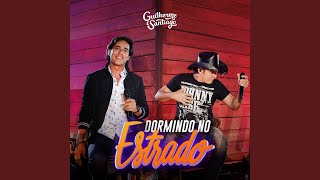 Dormindo no Estrado
