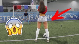 СТРИПТИЗ НА ФУТБОЛЬНОМ ПОЛЕ || ПАРНИ против ДЕВУШЕК || СТРИП ФУТБОЛЬНЫЕ ПЕНАЛЬТИ ЧЕЛЛЕНДЖ
