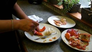 How To Pick and Eat A Lobster In Under 5 Minutes