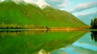 Ar Draws y Cae (Across the Field): Welsh Song by Ceredwen