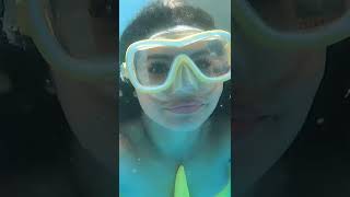 CADA BOTÓN BAJO EL AGUA ES MISTERIOSO !!