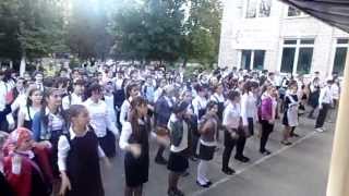 Утренняя зарядка: Каждое утро 7ч-45м в школе проводится зарядка.