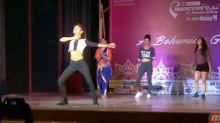 HOT IIT DELHI GIRLS DANCE, IIT DELHI HOT GIRLS DANCING, IIT DELHI HOT SEXY GIRLS DANCING, HOT GIRLS,