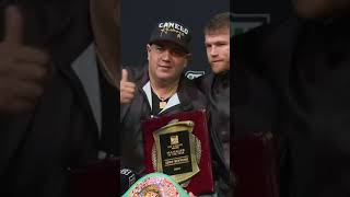Canelo Gives Eddy Reynoso His Trainer Of The Year Award #shorts