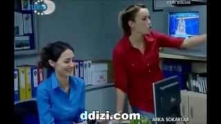 Kızlar Melekle dalga geçer