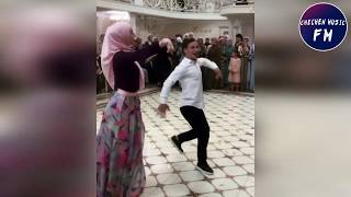 ВОТ ЭТО ТАНЕЦ ПАРЕНЬ И ДЕВУШКА ТАНЦУЕТ ОЧЕНЬ КРАСИВО