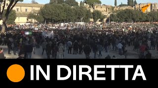 Roma: no pass in piazza, migliaia di persone al Circo Massimo