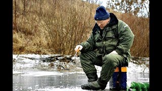 Дед делится хитростями зимней рыбалки! The grandfather shares his tricks for winter fishing!