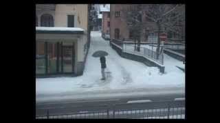 Stupid People Falling On Ice Real DUMB *MUST SEE*