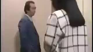 KADIN ASANSÖRDE SOYUNUYOR ADAM ÇILDIRIYOR!!