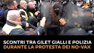 Francia: scontri tra gilet gialli e polizia durante la protesta dei no-vax