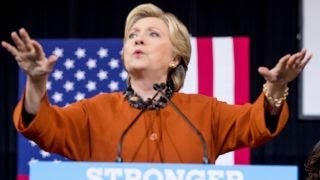 Top Clinton officials kept in the dark about server scandal