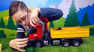 #Bruder машинки Грузовик с краном манипулятором MercedesBenz Разгрузка Orbeez Bruder trucks for kids
