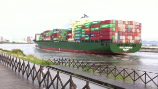 Amanhecer em Itajai-SC, com Navio entrando no Porto