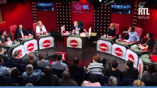 Le sosie de Sharon Stone dans le public des Grosses Têtes - RTL - RTL