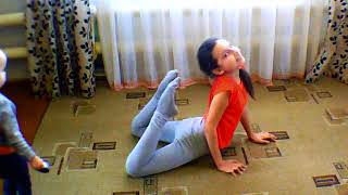 Моя гимнастика колесо, перевороты, разминка.My gymnastics wheel, coups, warm-up.