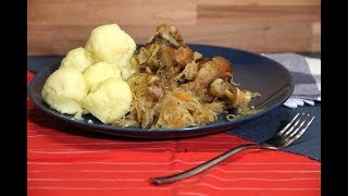Утка с квашенной тушеной капустой и картошкой. Kraut mit Fuzher.
