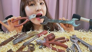 오늘의 간식 : 드라이버, 니퍼, 볼트와 너트, 칼 등｜ASMR