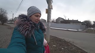 Мама заболела и пошла с Дариной в аптеку за лекарством