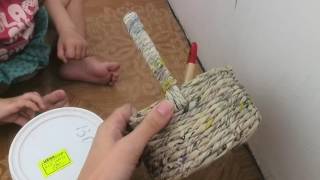 Корзинка из газетных трубочек,  декорирование , 1часть,  покраска акриловой краской